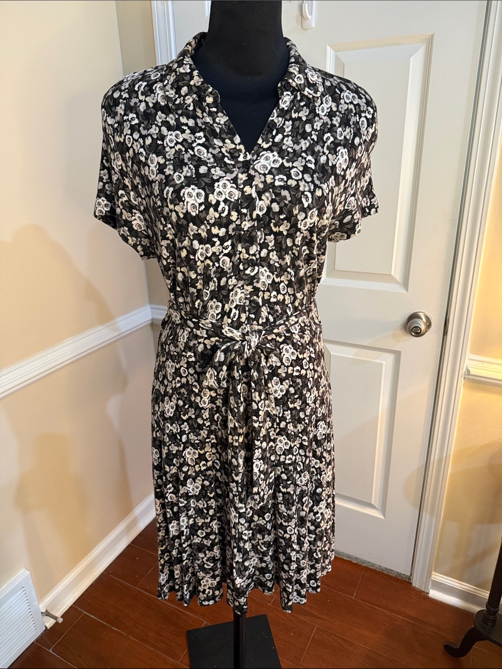 Black & White Floral Tie-Waist Dress